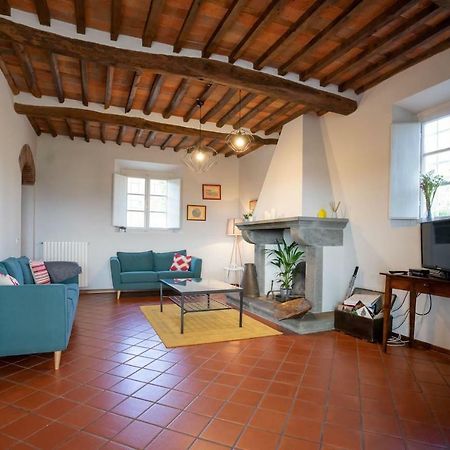 Ampio Appartamento Completamente Rinnovato Con Vista E Piscina Lucca Kültér fotó