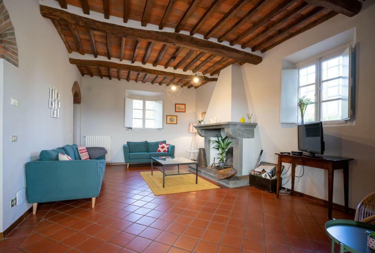 Ampio Appartamento Completamente Rinnovato Con Vista E Piscina Lucca Kültér fotó