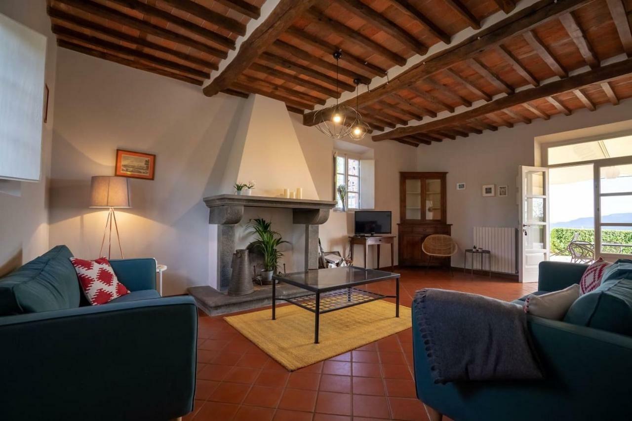 Ampio Appartamento Completamente Rinnovato Con Vista E Piscina Lucca Kültér fotó