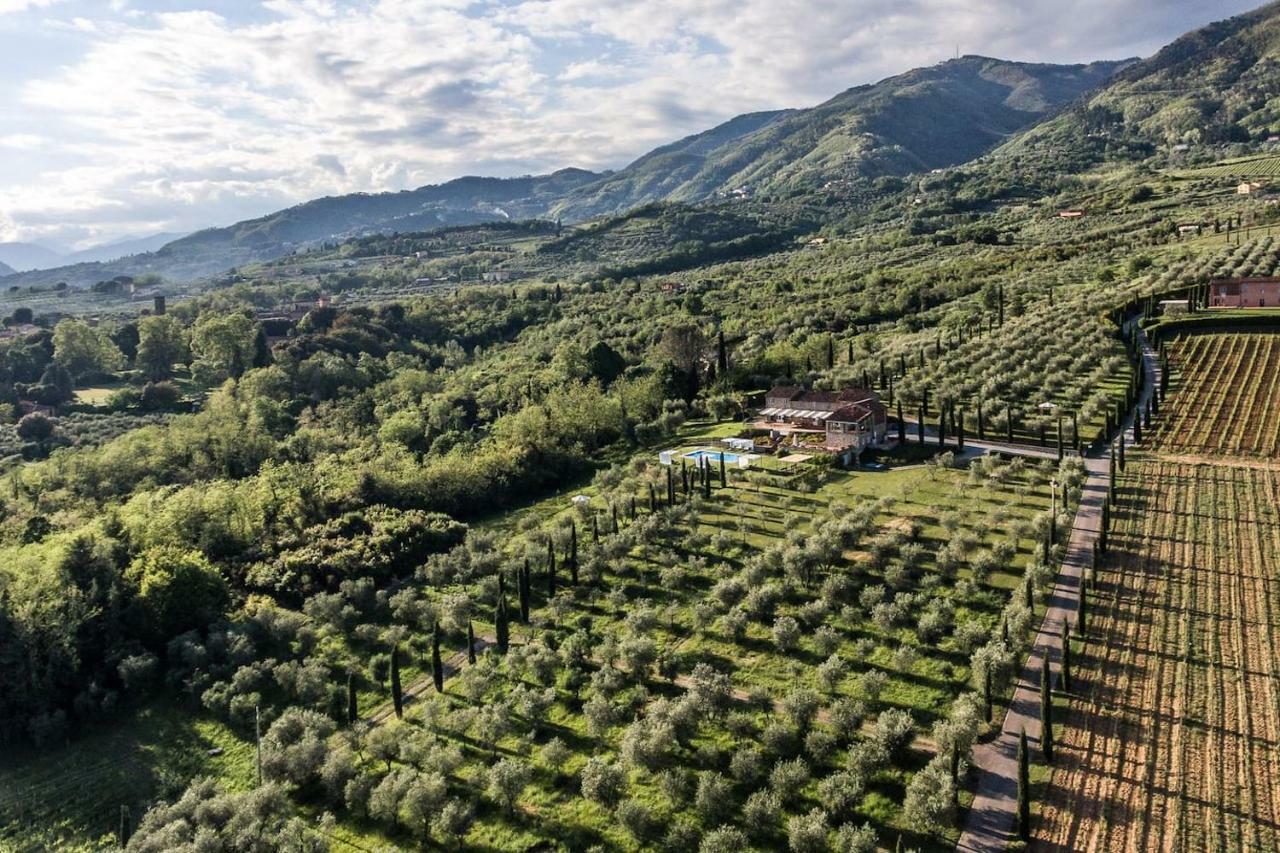 Ampio Appartamento Completamente Rinnovato Con Vista E Piscina Lucca Kültér fotó
