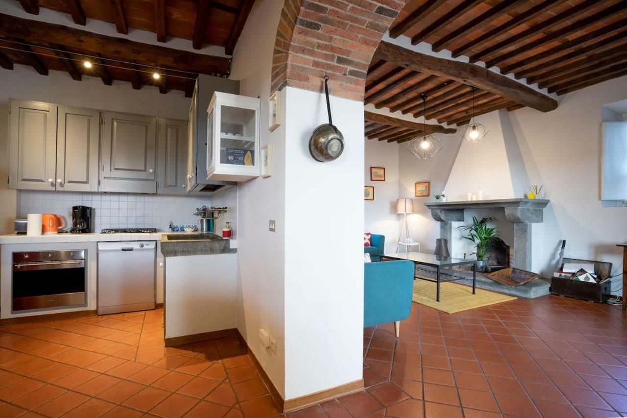 Ampio Appartamento Completamente Rinnovato Con Vista E Piscina Lucca Kültér fotó