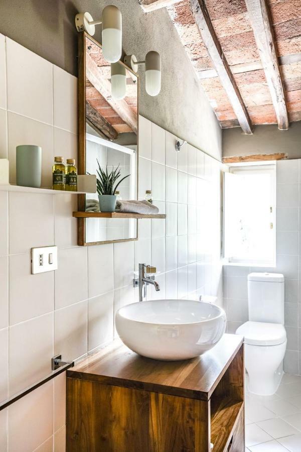 Ampio Appartamento Completamente Rinnovato Con Vista E Piscina Lucca Kültér fotó